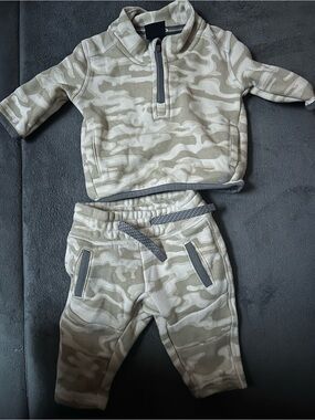 GAP Neutral Camo Two-Piece Jogger Set - Beige & Gray